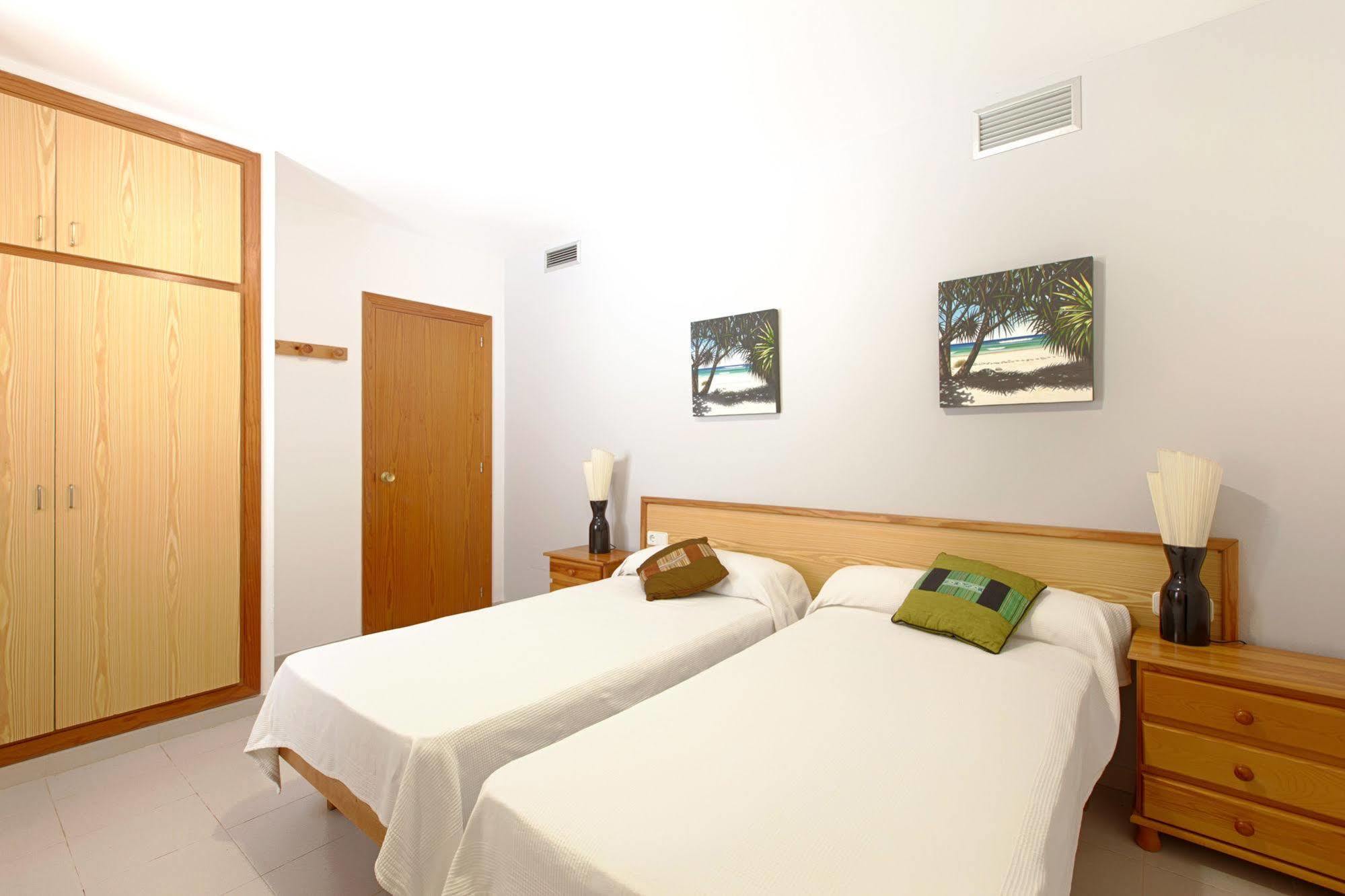 Apartamentos Colomar Санта-Эулалия-дель-Рио Экстерьер фото