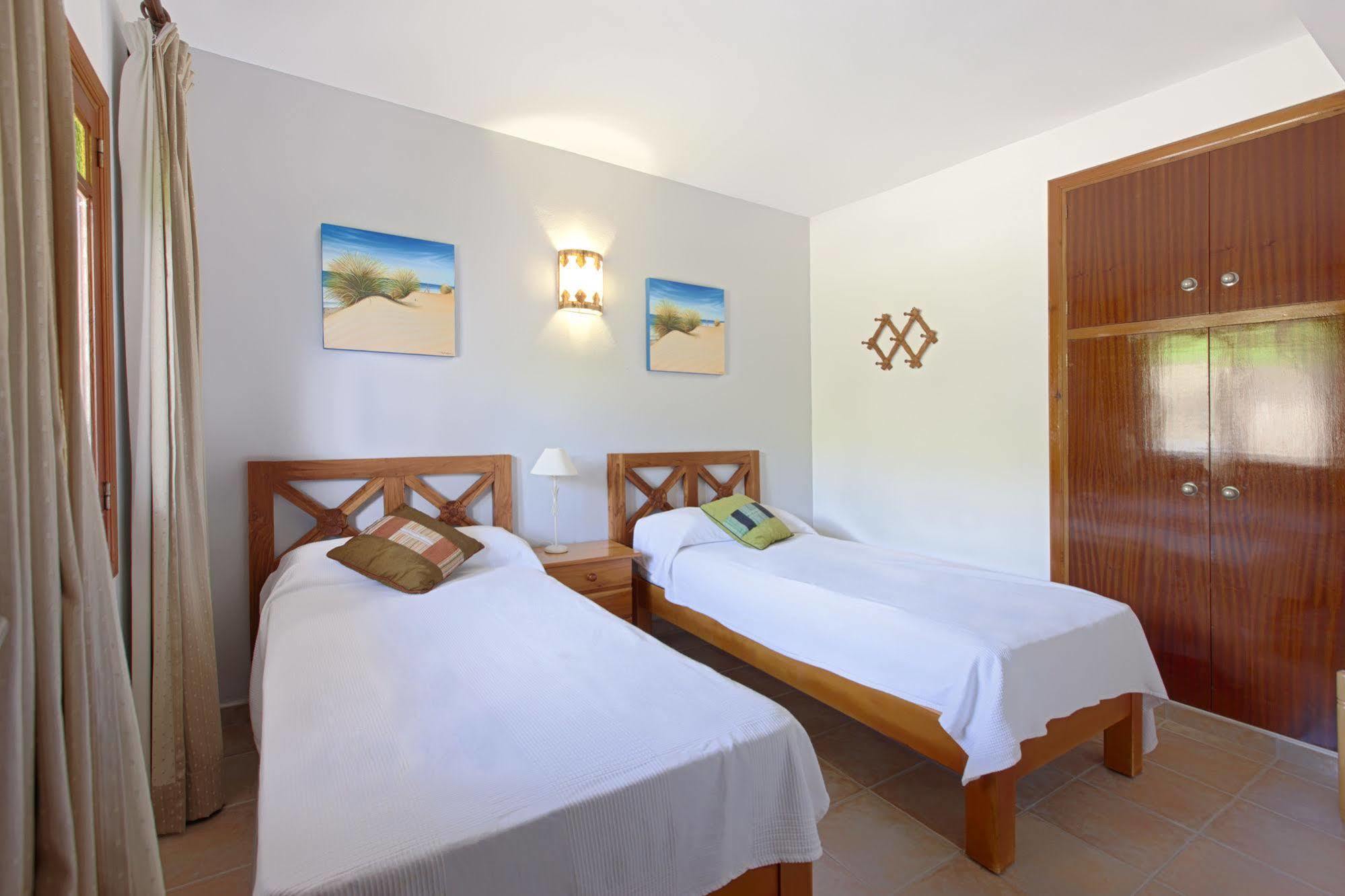 Apartamentos Colomar Санта-Эулалия-дель-Рио Экстерьер фото
