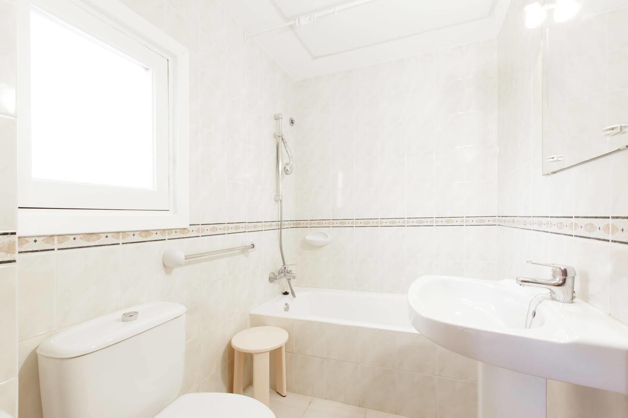 Apartamentos Colomar Санта-Эулалия-дель-Рио Экстерьер фото