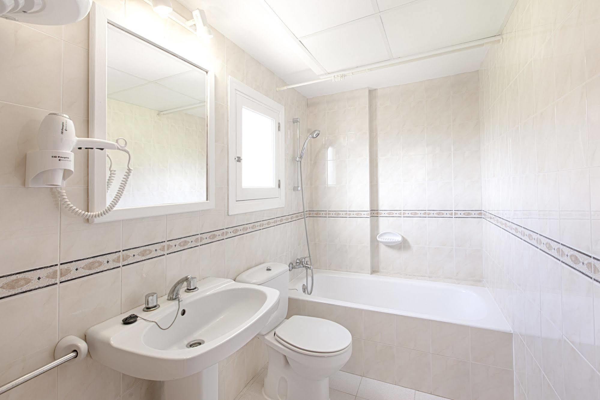 Apartamentos Colomar Санта-Эулалия-дель-Рио Экстерьер фото