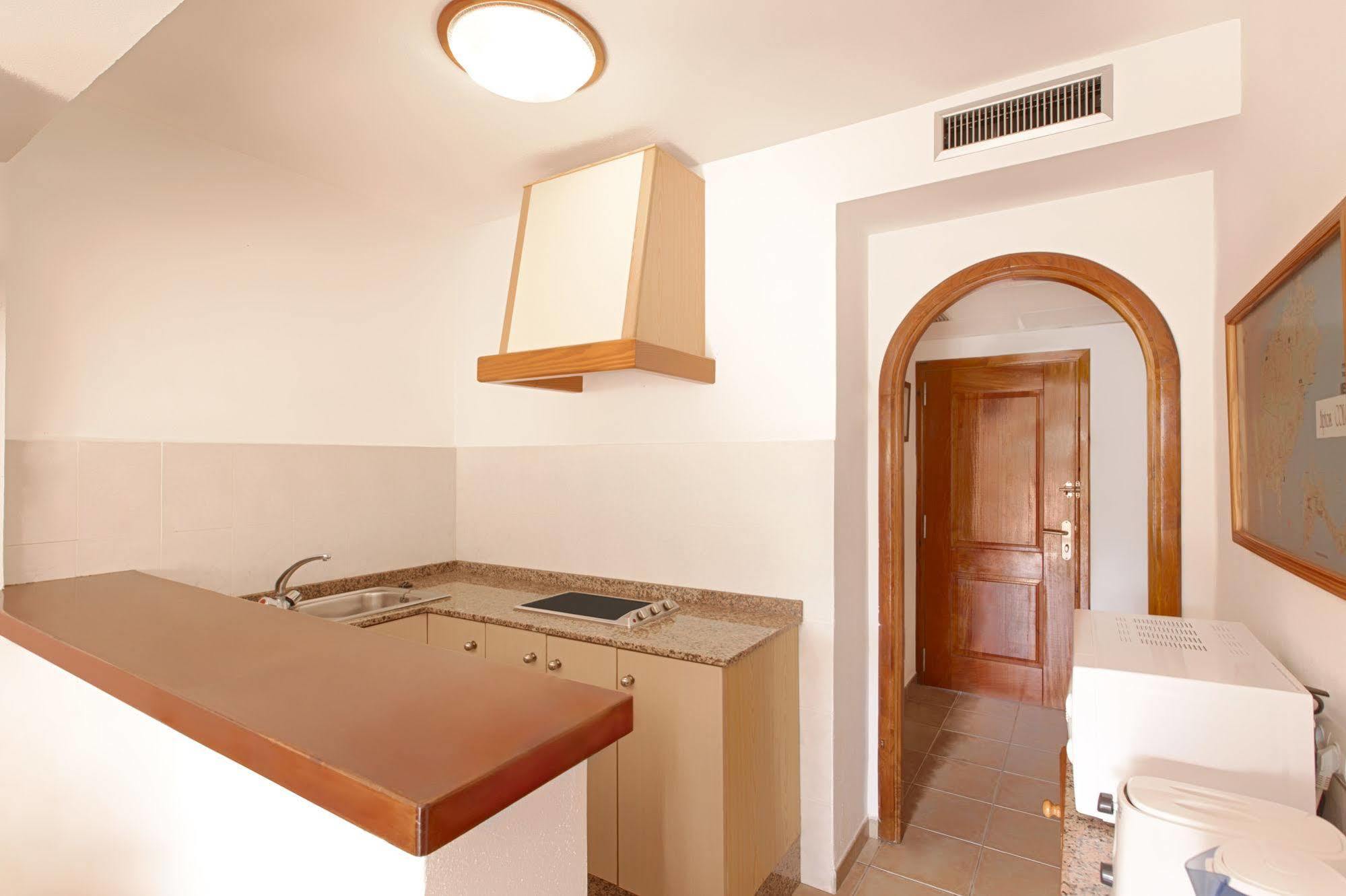 Apartamentos Colomar Санта-Эулалия-дель-Рио Экстерьер фото
